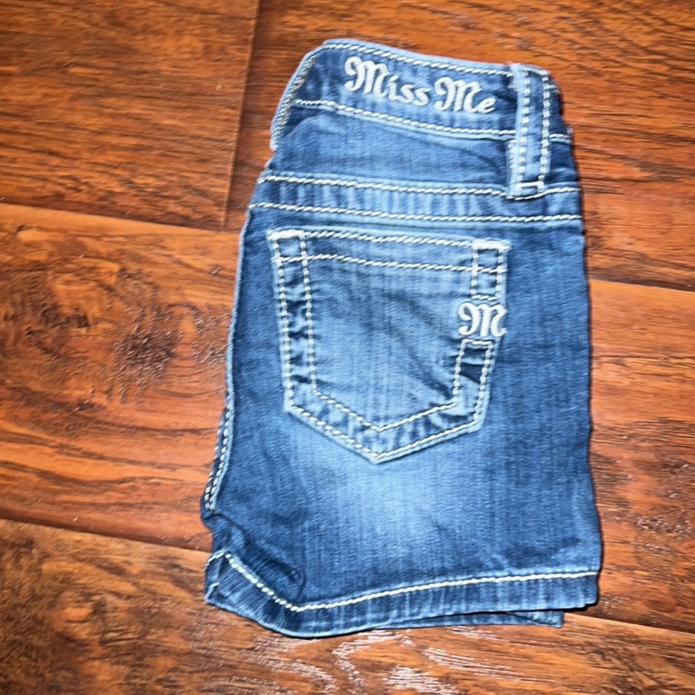 Miss Me Girls Mid Short sz 7